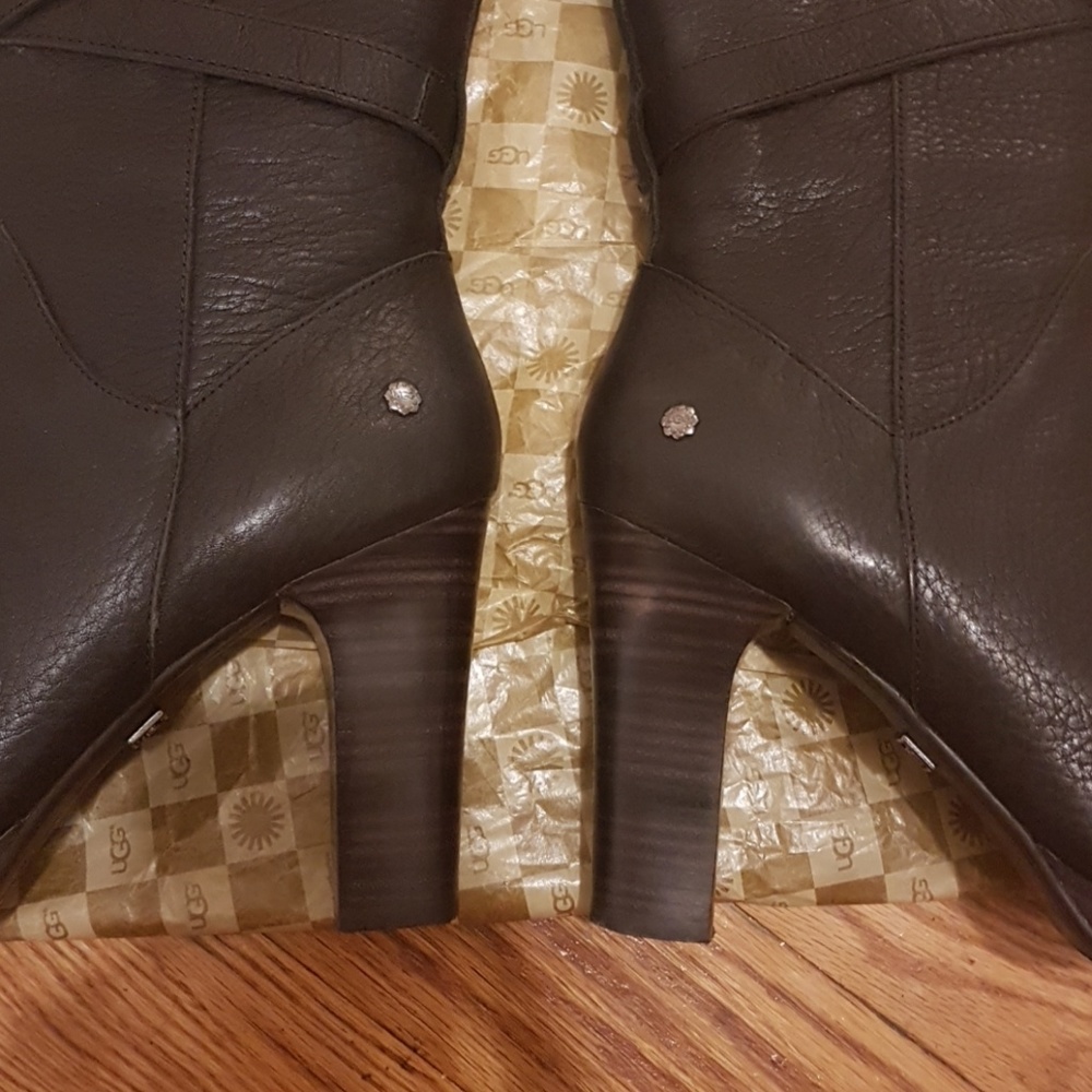 UGG Black Leather Mid-Calf Heeled Boots with Buckle - Picture 4 of 8